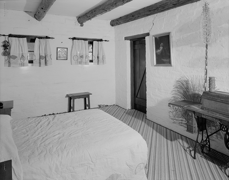 INTERIOR DETAIL OF EAST BEDROOM, SOUTH WING, SHOWING YUCCA MURAL; CAMERA FACING SOUTHWEST 
