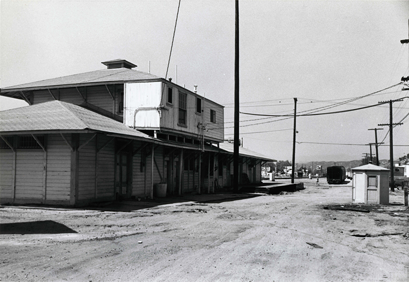 SCVHistory.com JD8001 | Saugus | Abandoned SPRR Saugus Depot Prior to ...