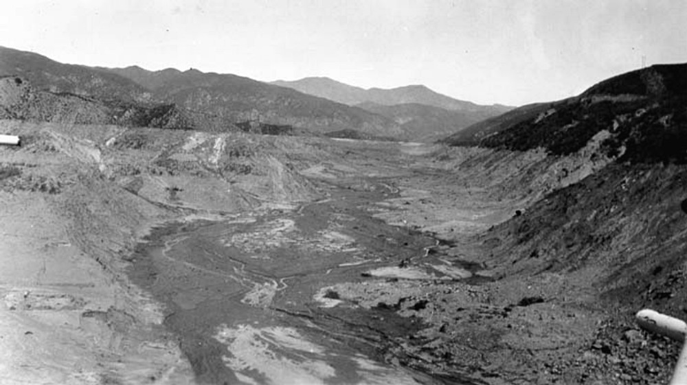 Empty St. Francis Reservoir. SAN FRANCISQUITO CANYON. Photos of the St. Francis Dam disaster.